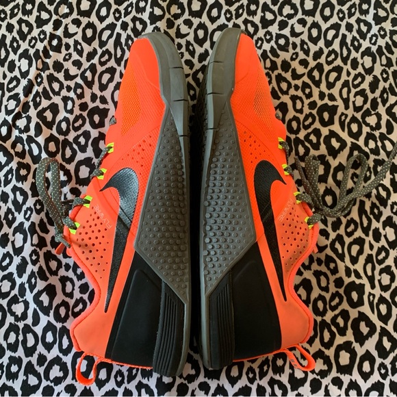 Nike Metcon FlyWire Cross-Training Sneakers - Picture 6 of 12